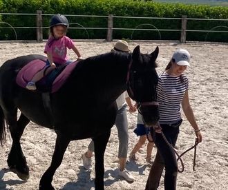enfants-cheval.therapie-equine.ch
